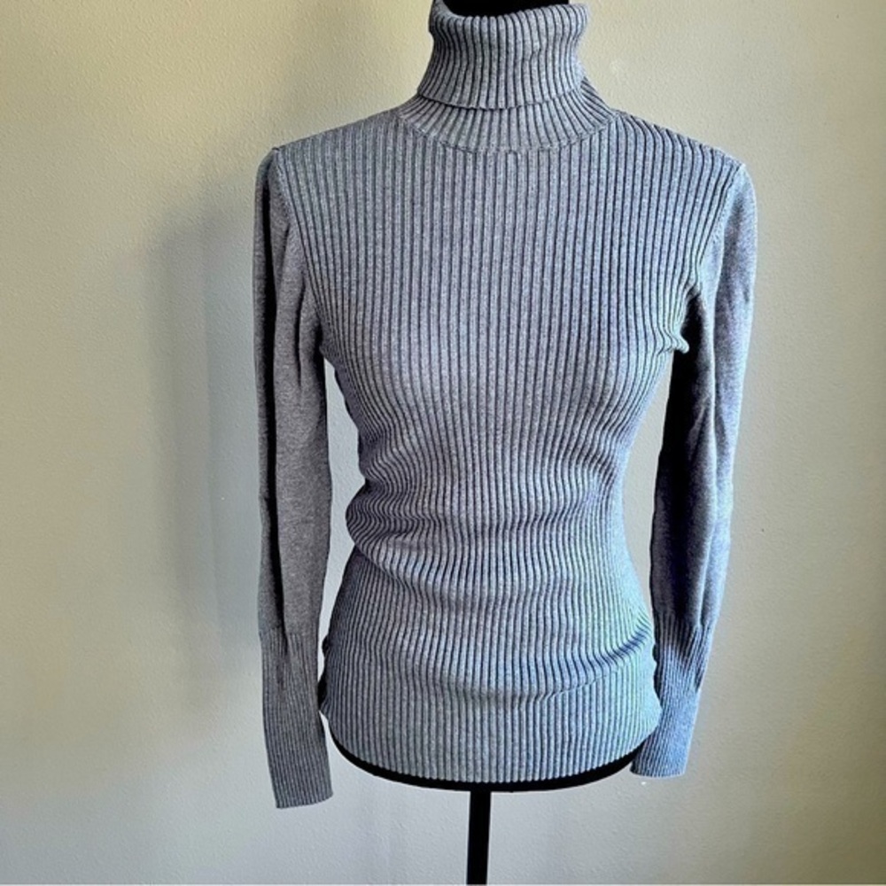 Worthington women’s size small lightweight turtleneck sweater